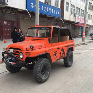 電動(dòng)絞盤(pán)安裝在越野車(chē)上使用
