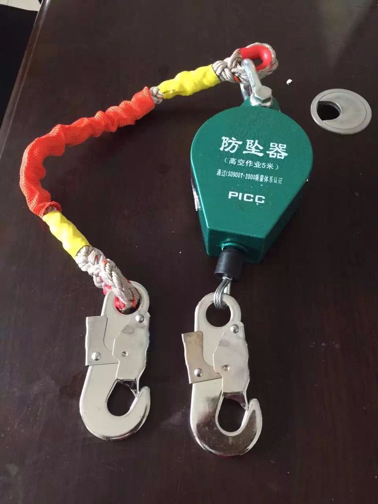 獵雕防墜器